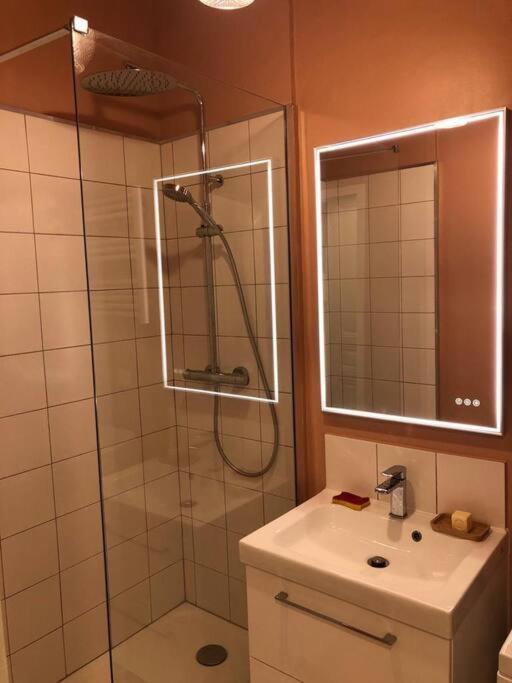 Appartement Vieux-Port/ 2 Min Du Metro Estrangin Marseille Exteriör bild